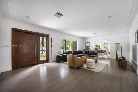 House in Miami, Florida 2 bedrooms, 138.98 sq.m. № 2012755 - photo 10