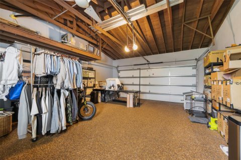 House in Miami, Florida 2 bedrooms, 138.98 sq.m. № 2012755 - photo 25