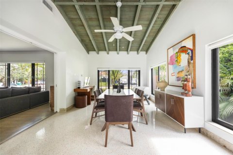 House in Miami, Florida 2 bedrooms, 138.98 sq.m. № 2012755 - photo 4