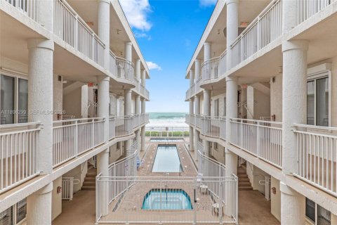 Condo in Indialantic, Florida, 3 bedrooms  № 2081505 - photo 4