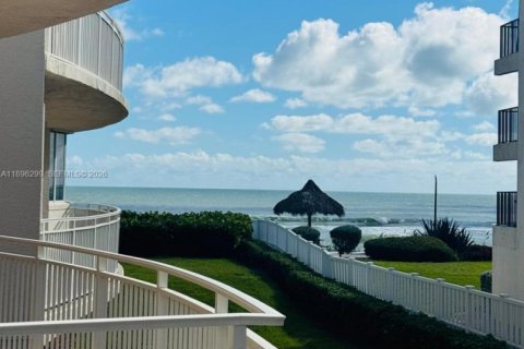 Condo in Indialantic, Florida, 3 bedrooms  № 2081505 - photo 12