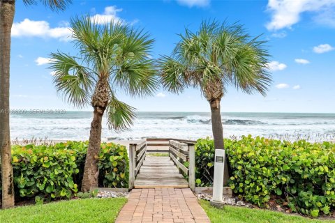 Condo in Indialantic, Florida, 3 bedrooms № 2081505