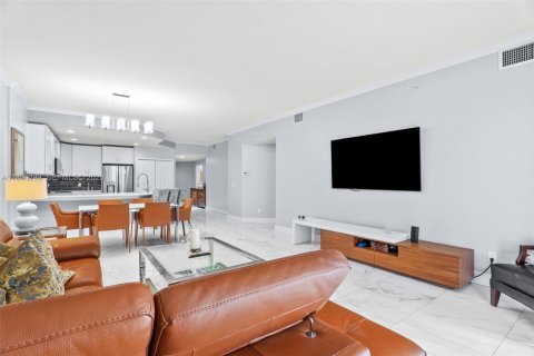 Condo in Indialantic, Florida, 3 bedrooms  № 2081505 - photo 6