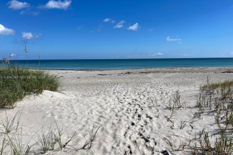 Condo in Indialantic, Florida, 3 bedrooms  № 2081505 - photo 27
