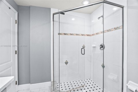 Condo in Indialantic, Florida, 3 bedrooms  № 2081505 - photo 24