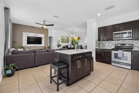 House in Orlando, Florida 3 bedrooms, 141.68 sq.m. № 2391425 - photo 9