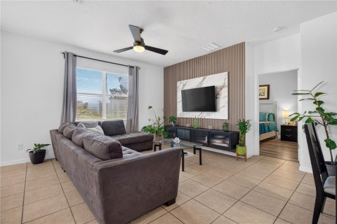 House in Orlando, Florida 3 bedrooms, 141.68 sq.m. № 2391425 - photo 7