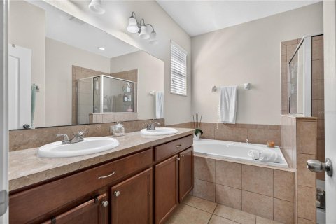 House in Orlando, Florida 3 bedrooms, 141.68 sq.m. № 2391425 - photo 16