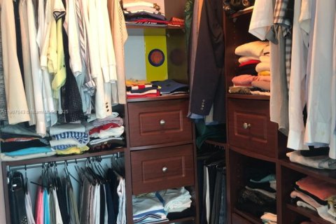 Купить кондоминиум в Серфсайд, Флорида 2 спальни, 115.76м2, № 2013237 - фото 18