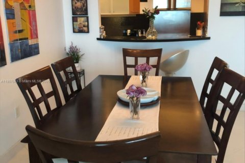 Купить кондоминиум в Серфсайд, Флорида 2 спальни, 115.76м2, № 2013237 - фото 3