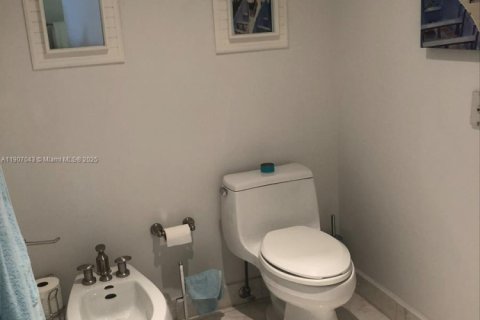 Купить кондоминиум в Серфсайд, Флорида 2 спальни, 115.76м2, № 2013237 - фото 24