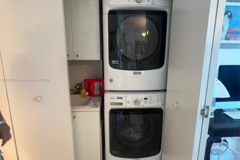 Купить кондоминиум в Серфсайд, Флорида 2 спальни, 115.76м2, № 2013237 - фото 22