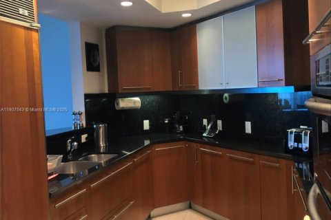 Купить кондоминиум в Серфсайд, Флорида 2 спальни, 115.76м2, № 2013237 - фото 12