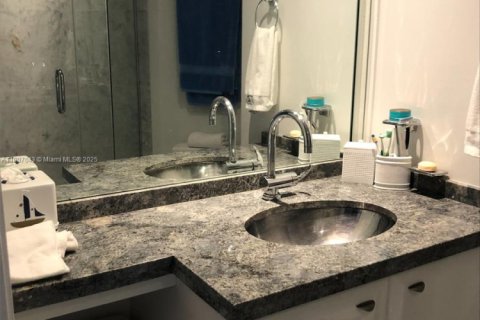 Купить кондоминиум в Серфсайд, Флорида 2 спальни, 115.76м2, № 2013237 - фото 21