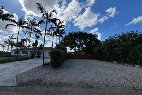 House in Homestead, Florida 4 bedrooms, 226.5 sq.m. № 2013190 - photo 8