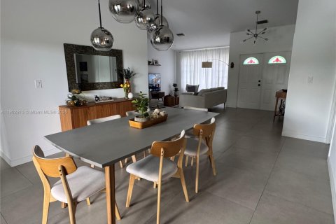 House in Homestead, Florida 4 bedrooms, 226.5 sq.m. № 2013190 - photo 12