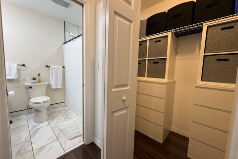 House in Homestead, Florida 4 bedrooms, 226.5 sq.m. № 2013190 - photo 23