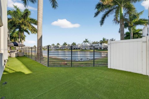 Купить виллу или дом в Дорал, Флорида 6 спален, 452.81м2, № 2046896 - фото 6