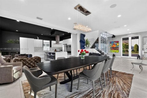 Купить виллу или дом в Дорал, Флорида 6 спален, 452.81м2, № 2046896 - фото 5