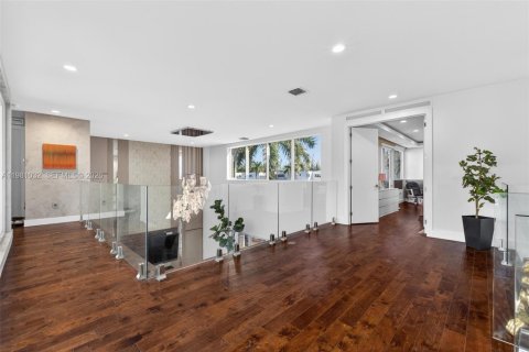 Купить виллу или дом в Дорал, Флорида 6 спален, 452.81м2, № 2046896 - фото 7