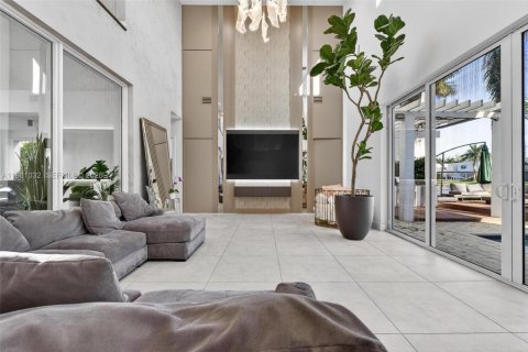 Купить виллу или дом в Дорал, Флорида 6 спален, 452.81м2, № 2046896 - фото 2