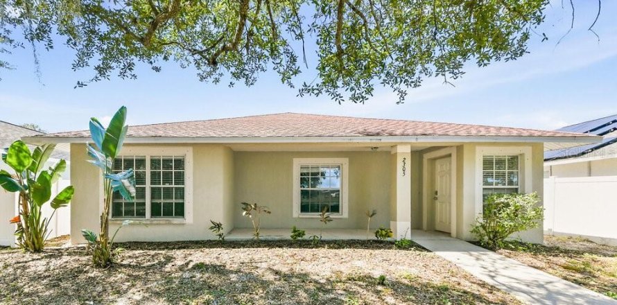 Villa ou maison à Ruskin, Floride 4 chambres, 145.21 m2 № 2420547