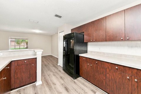 Villa ou maison à louer à Ruskin, Floride: 4 chambres, 145.21 m2 № 2420547 - photo 6