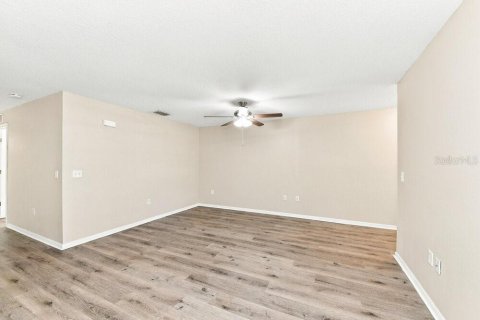 Villa ou maison à louer à Ruskin, Floride: 4 chambres, 145.21 m2 № 2420547 - photo 3
