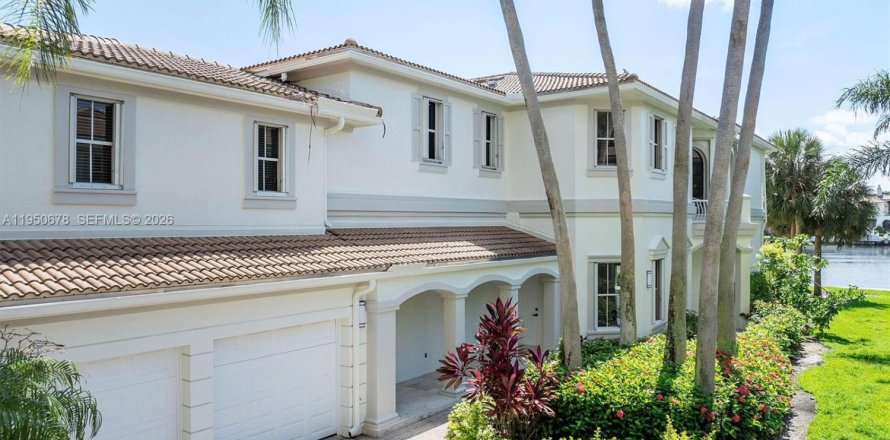 Таунхаус в Авентура, Флорида 5 спален, 297.29м2 № 2007332