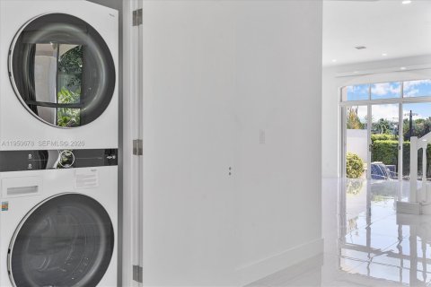 Снять в аренду таунхаус в Авентура, Флорида 5 спален, 297.29м2, № 2007332 - фото 8