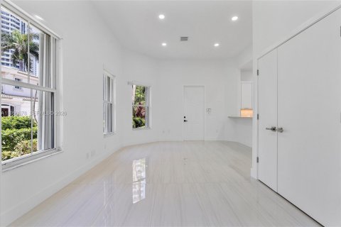 Снять в аренду таунхаус в Авентура, Флорида 5 спален, 297.29м2, № 2007332 - фото 9