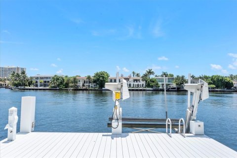 Снять в аренду таунхаус в Авентура, Флорида 5 спален, 297.29м2, № 2007332 - фото 24