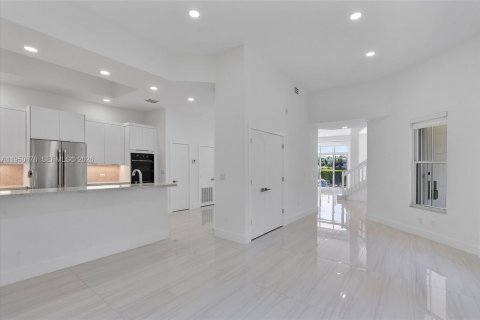 Снять в аренду таунхаус в Авентура, Флорида 5 спален, 297.29м2, № 2007332 - фото 5