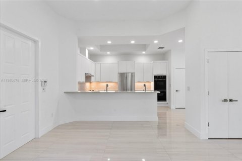 Снять в аренду таунхаус в Авентура, Флорида 5 спален, 297.29м2, № 2007332 - фото 6