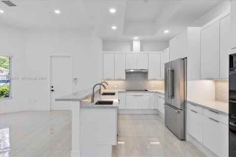 Снять в аренду таунхаус в Авентура, Флорида 5 спален, 297.29м2, № 2007332 - фото 13