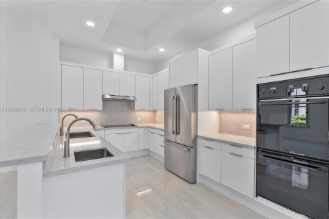 Снять в аренду таунхаус в Авентура, Флорида 5 спален, 297.29м2, № 2007332 - фото 12