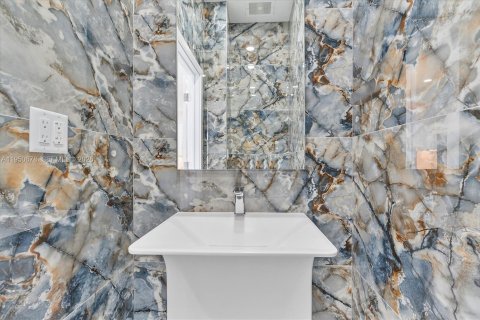 Снять в аренду таунхаус в Авентура, Флорида 5 спален, 297.29м2, № 2007332 - фото 17