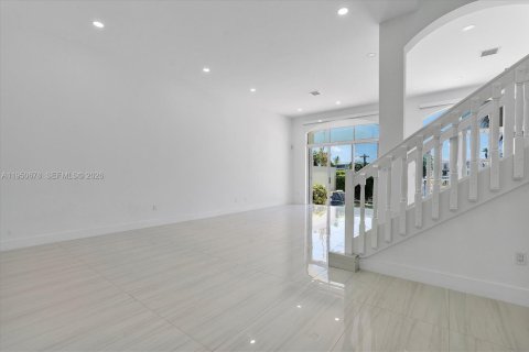 Снять в аренду таунхаус в Авентура, Флорида 5 спален, 297.29м2, № 2007332 - фото 28