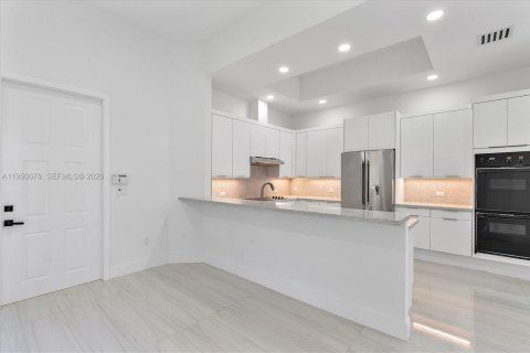 Снять в аренду таунхаус в Авентура, Флорида 5 спален, 297.29м2, № 2007332 - фото 10