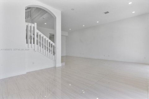 Снять в аренду таунхаус в Авентура, Флорида 5 спален, 297.29м2, № 2007332 - фото 21