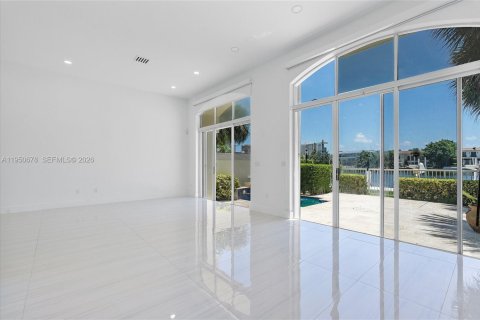 Снять в аренду таунхаус в Авентура, Флорида 5 спален, 297.29м2, № 2007332 - фото 22
