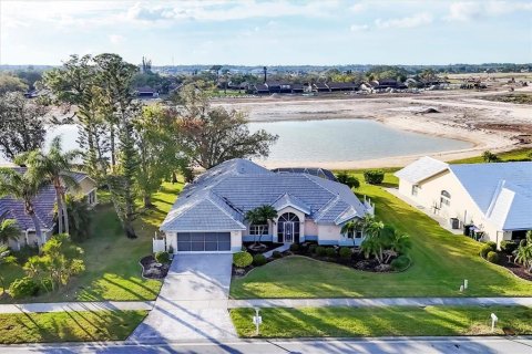 House in North Port, Florida 3 bedrooms, 191.19 sq.m. № 1548986 - photo 1