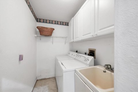 House in North Port, Florida 3 bedrooms, 191.19 sq.m. № 1548986 - photo 29
