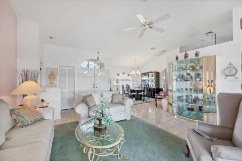 House in North Port, Florida 3 bedrooms, 191.19 sq.m. № 1548986 - photo 12