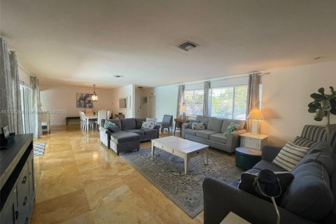 Casa en venta en Hollywood, Florida, 3 dormitorios, 201.32 m2 № 1959875 - foto 10