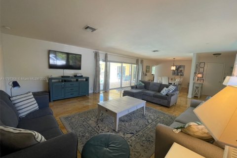 Casa en venta en Hollywood, Florida, 3 dormitorios, 201.32 m2 № 1959875 - foto 9