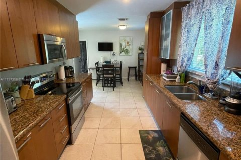 Casa en venta en Hollywood, Florida, 3 dormitorios, 201.32 m2 № 1959875 - foto 15