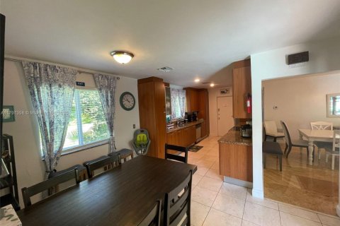 Casa en venta en Hollywood, Florida, 3 dormitorios, 201.32 m2 № 1959875 - foto 13