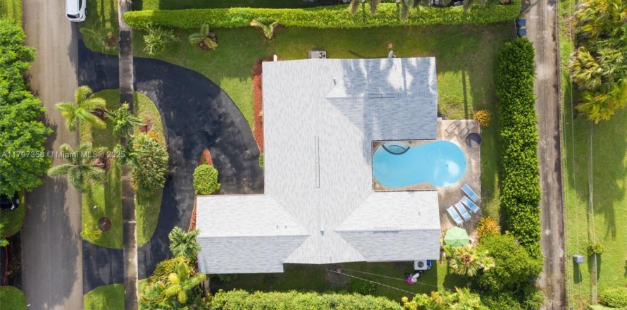 Casa en Hollywood, Florida 3 dormitorios, 201.32 m2 № 1959875