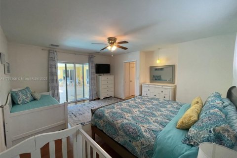 Casa en venta en Hollywood, Florida, 3 dormitorios, 201.32 m2 № 1959875 - foto 23